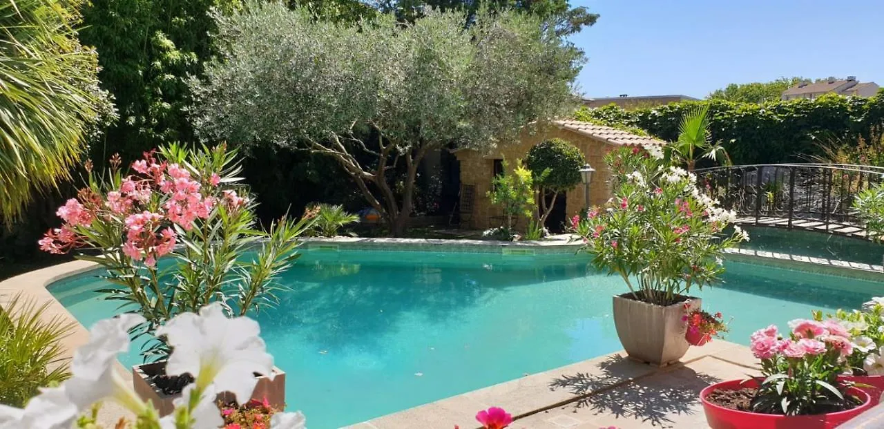 Villa Solary Le Pontet  3*, Le Pontet (Vaucluse)
